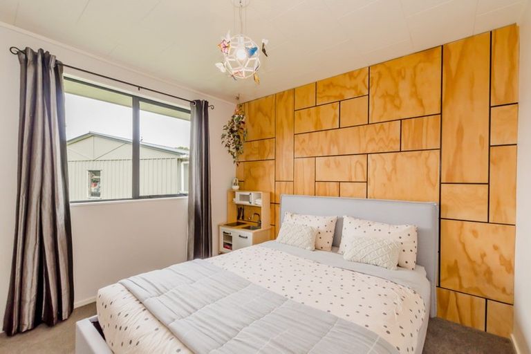 Photo of property in 11 Victor Grove, Waikanae Beach, Waikanae, 5036