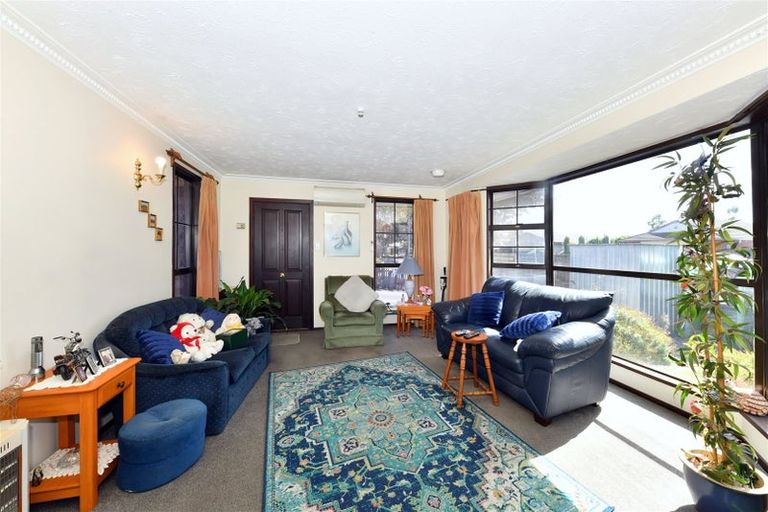 Photo of property in 1/37 Karnak Crescent, Russley, Christchurch, 8042