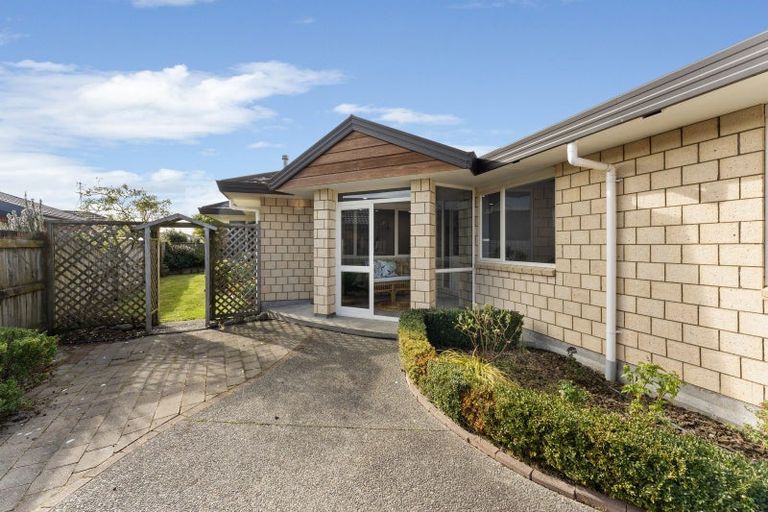 Photo of property in 6 Daniel Place, Kelvin Grove, Palmerston North, 4414