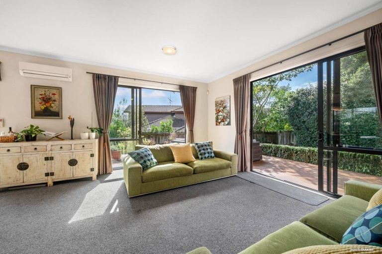 Photo of property in 8 Seamount Drive, Red Beach, 0932