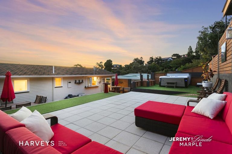 Photo of property in 21 Scotstoun Place, Glen Eden, Auckland, 0602