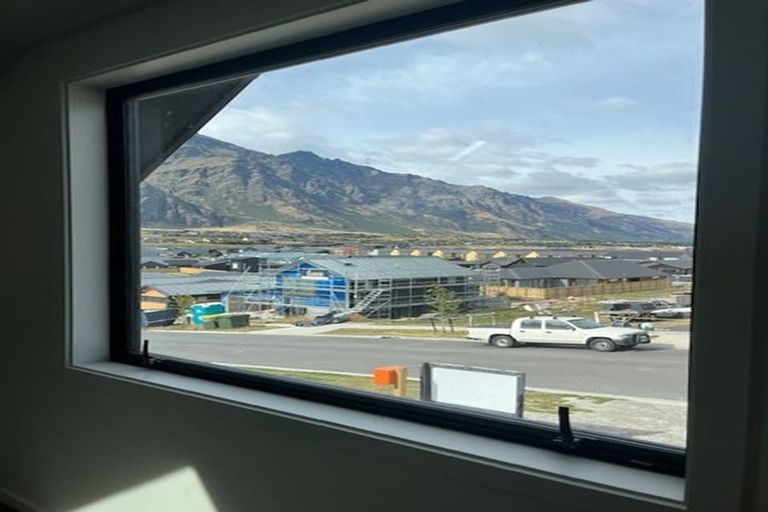 Photo of property in 10 Runholder Rise, Jacks Point, 9371