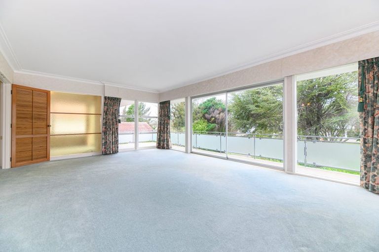 Photo of property in 4 Kerrymaria Place, Hillcrest, Auckland, 0627