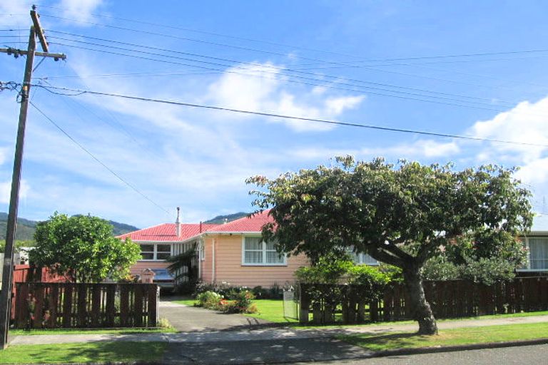 Photo of property in 38 Mary Crescent, Elderslea, Upper Hutt, 5018