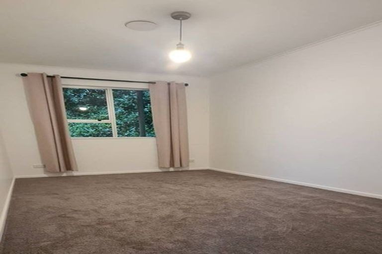 Photo of property in 1/6 Glanmire Road, Newlands, Wellington, 6037