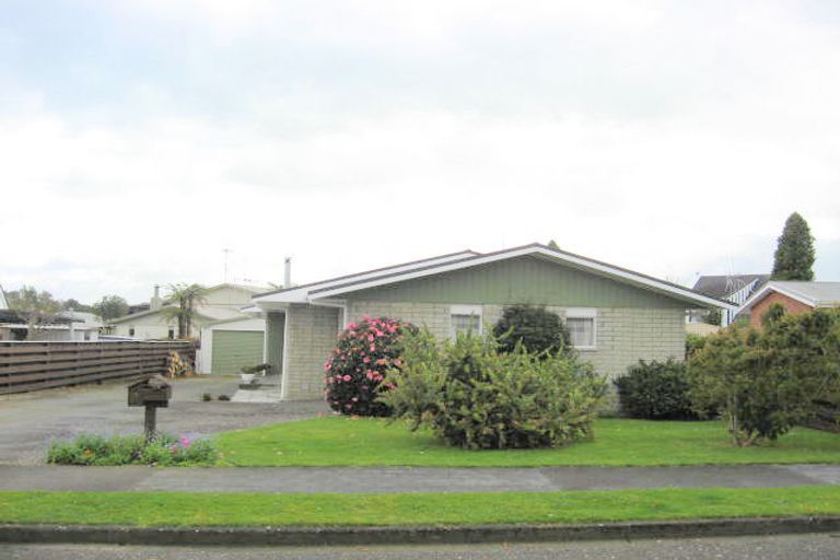 Photo of property in 9 Stuart Street, Levin, 5510