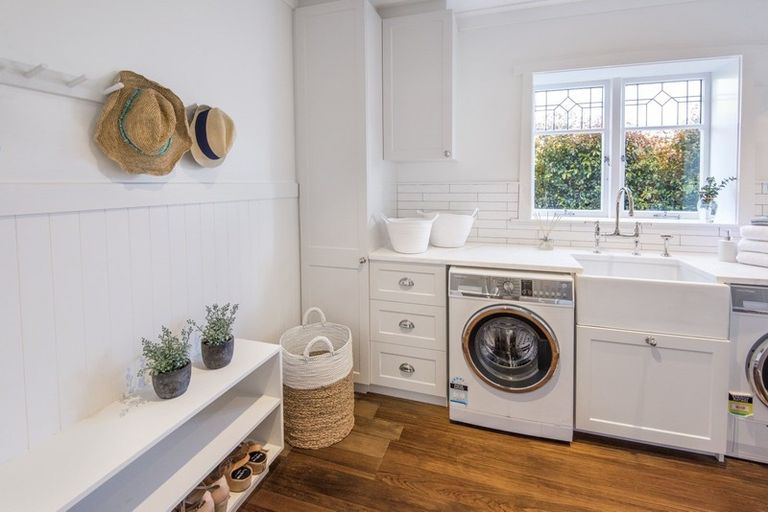 Photo of property in 111 Vauxhall Road, Narrow Neck, Auckland, 0624