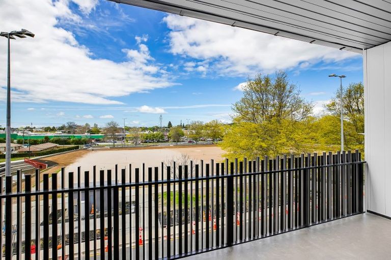 Photo of property in 202/36c Greenslade Crescent, Northcote, Auckland, 0627