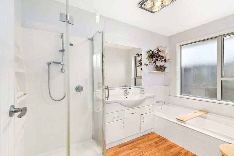 Photo of property in 16a Dunsford Close, Halswell, Christchurch, 8025