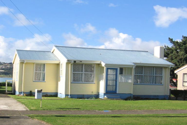 Photo of property in 25 Whanga Crescent, Titahi Bay, Porirua, 5022