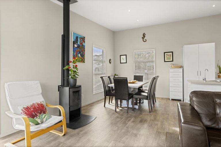 Photo of property in 25 Robertson Street, Raglan, 3225