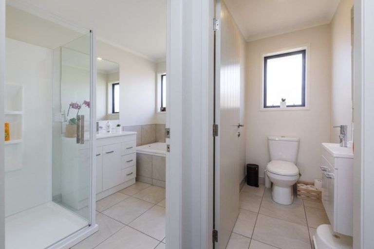 Photo of property in 32 Silicon Way, Fitzherbert, Palmerston North, 4410