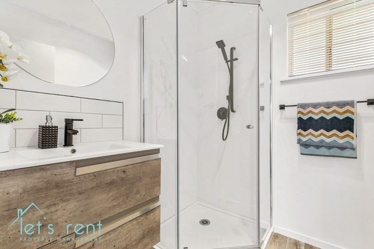 Photo of property in 2/25 Pinedale Place, Henderson, Auckland, 0610