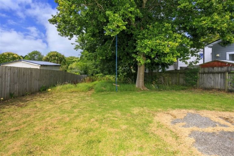 Photo of property in 15 Brandon Road, Glen Eden, Auckland, 0602