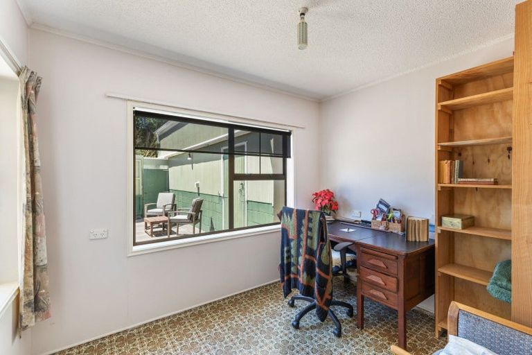 Photo of property in 529 South Road, Omata, New Plymouth, 4374