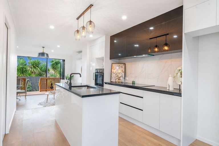 Photo of property in 3/32 Brandon Road, Glen Eden, Auckland, 0602