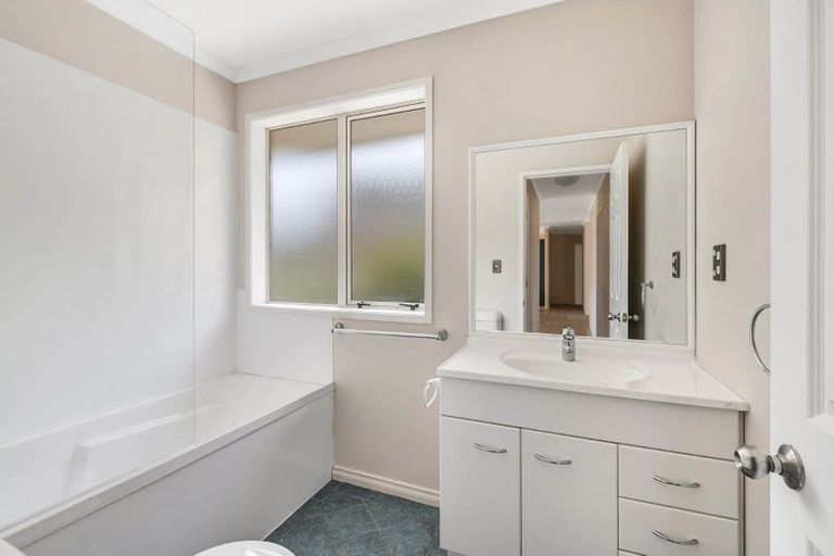 Photo of property in 58 Rivervale Grove, Stanmore Bay, Whangaparaoa, 0932