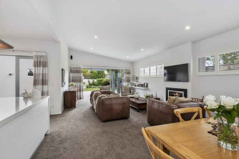 Photo of property in 18 Garreg Road, Fendalton, Christchurch, 8052