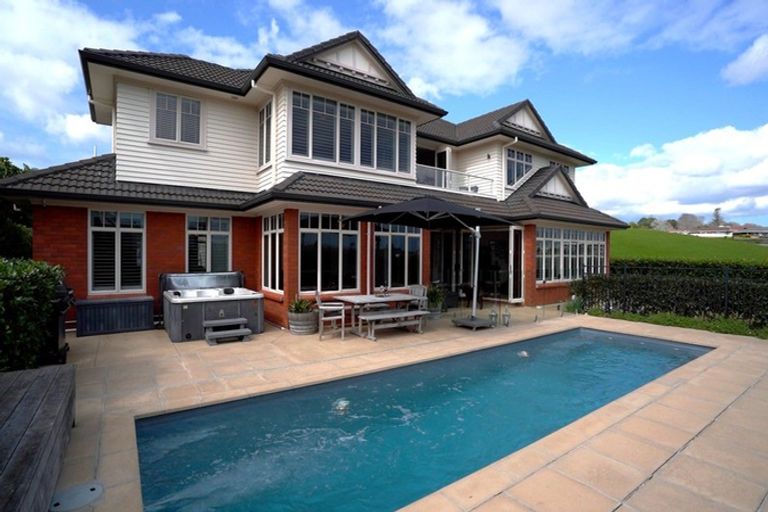 Photo of property in 35 Manor Park, Sunnyhills, Auckland, 2010