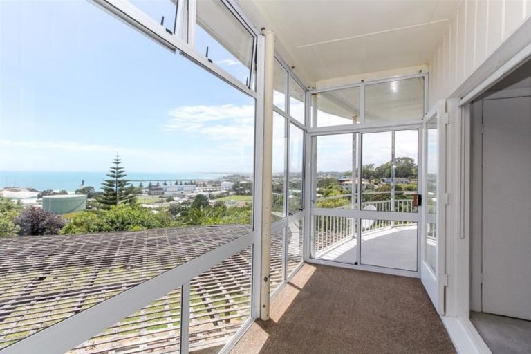 Photo of property in 4b Catherine Crescent, Moturoa, New Plymouth, 4310