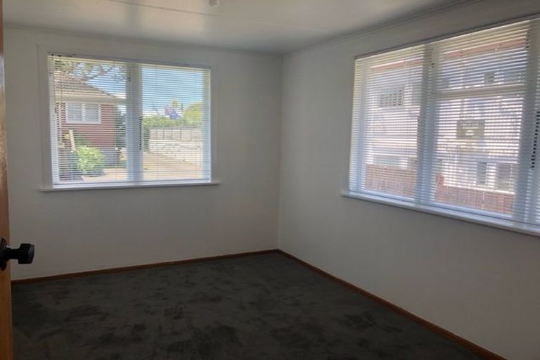 Photo of property in 3164 Great North Road, New Lynn, Auckland, 0600