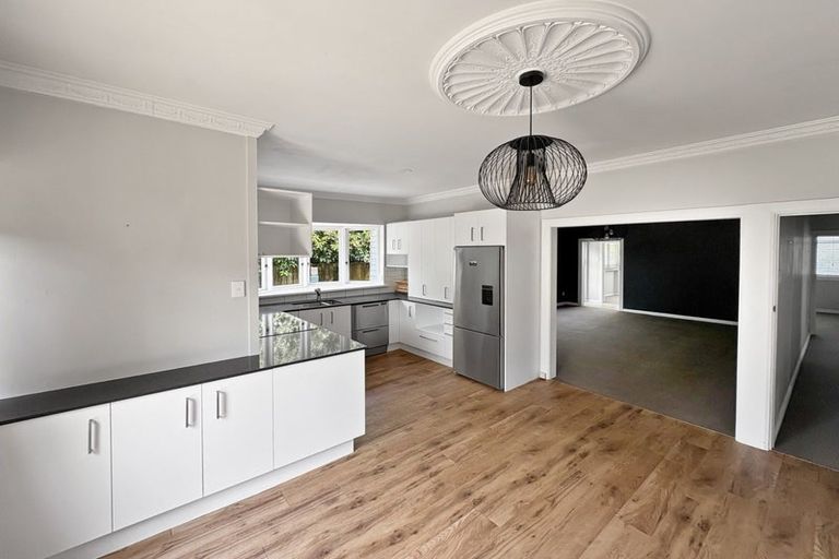 Photo of property in 27 Marne Street, Hokowhitu, Palmerston North, 4410