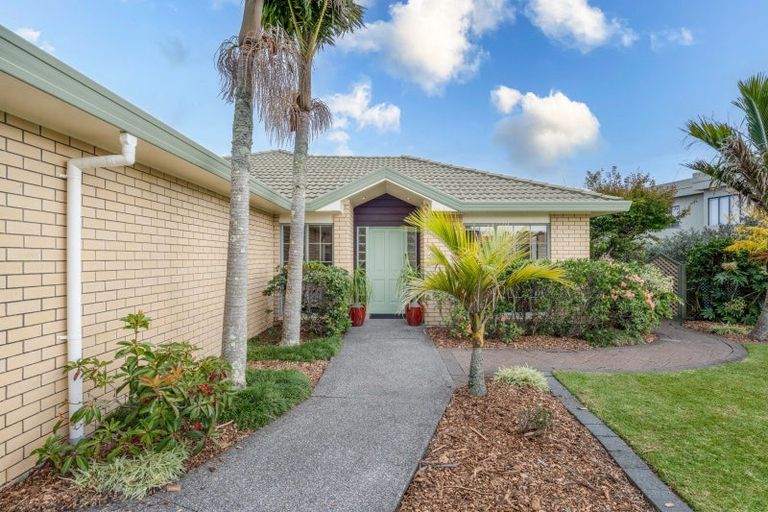 Photo of property in 18 Matterhorn Crescent, Northpark, Auckland, 2013