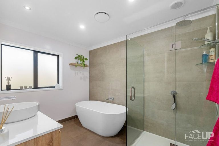 Photo of property in 13 Hobie Court, West Harbour, Auckland, 0618