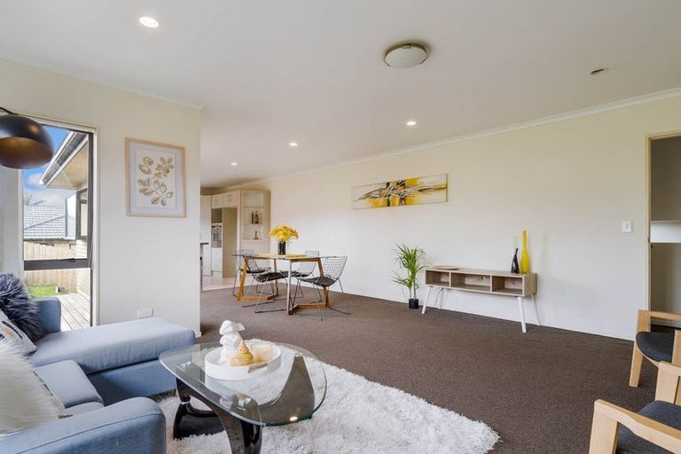 Photo of property in 37 Westglen Place, Ranui, Auckland, 0612