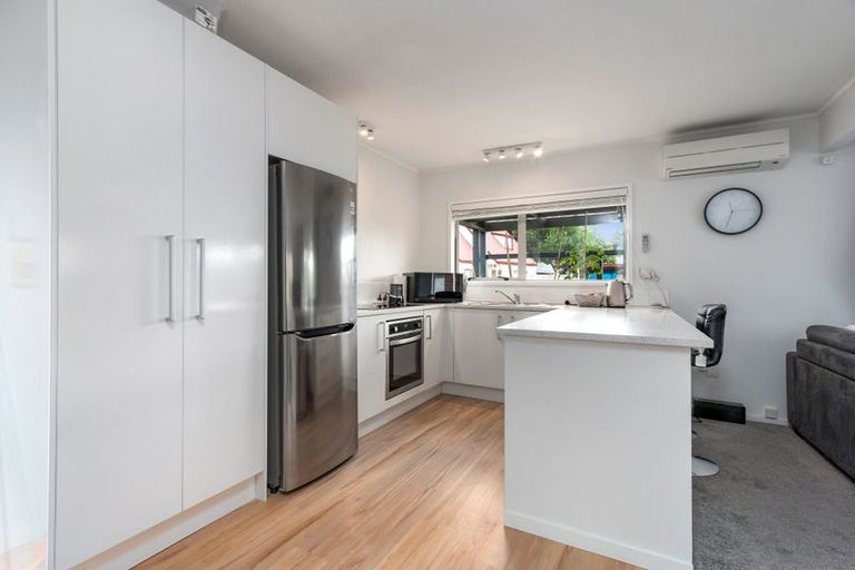 Photo of property in 13 Caspian Close, New Lynn, Auckland, 0600