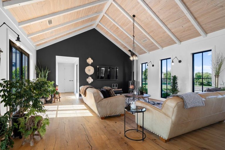 Photo of property in 3/45 Saint Kilda Road, Cambridge, 3434