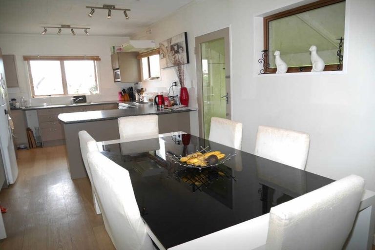 Photo of property in 16 Island View Terrace, Waikanae Beach, Waikanae, 5036