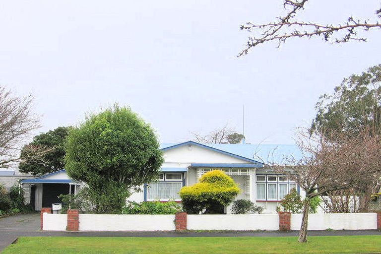 Photo of property in 19 Brightwater Terrace, Terrace End, Palmerston North, 4410