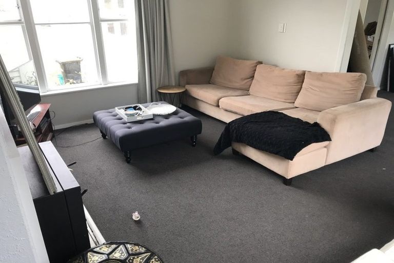 Photo of property in 30 Davidson Crescent, Tawa, Wellington, 5028