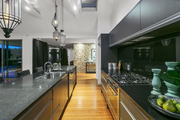 Photo of property in 6 Kerema Way, Schnapper Rock, Auckland, 0632