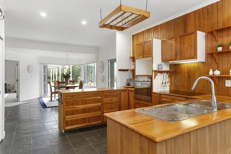 Photo of property in 249 Forest Hill Road, Waiatarua, Auckland, 0612