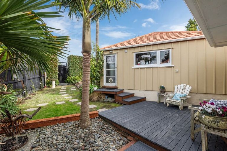 Photo of property in 113 Carlisle Road, Torbay, Auckland, 0632