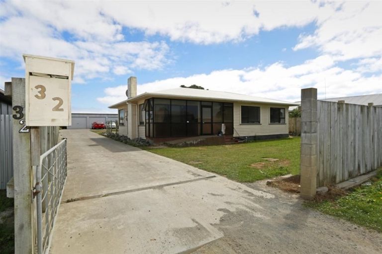 Photo of property in 32 Heaphy Road, Opunake, 4616