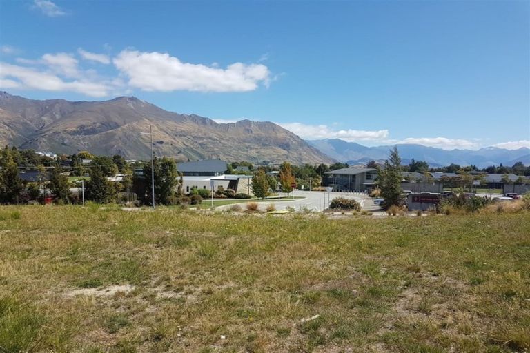 Photo of property in 16 Tuke Lane, Wanaka, 9305