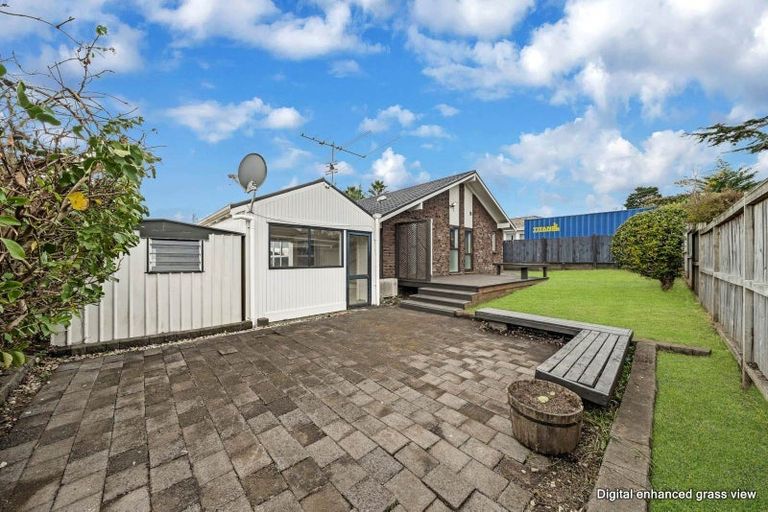 Photo of property in 2/7 Benygloe Place, Highland Park, Auckland, 2010