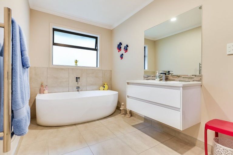 Photo of property in 12 Carlingford Rise, Dinsdale, Hamilton, 3204