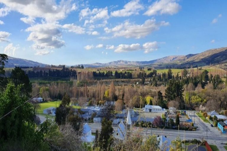 Photo of property in 89 Branxholm Street, Roxburgh, 9500