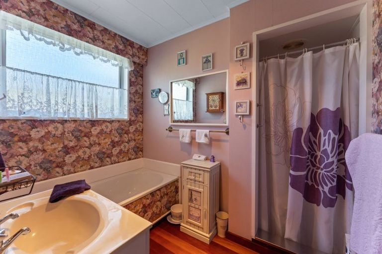 Photo of property in 4 Lincoln Grove, Wainuiomata, Lower Hutt, 5014