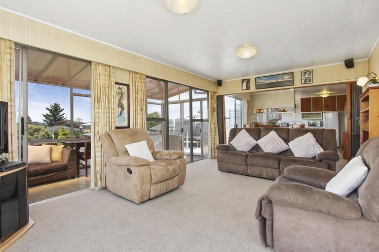 Photo of property in 41 Hepburn Road, Glendene, Auckland, 0602