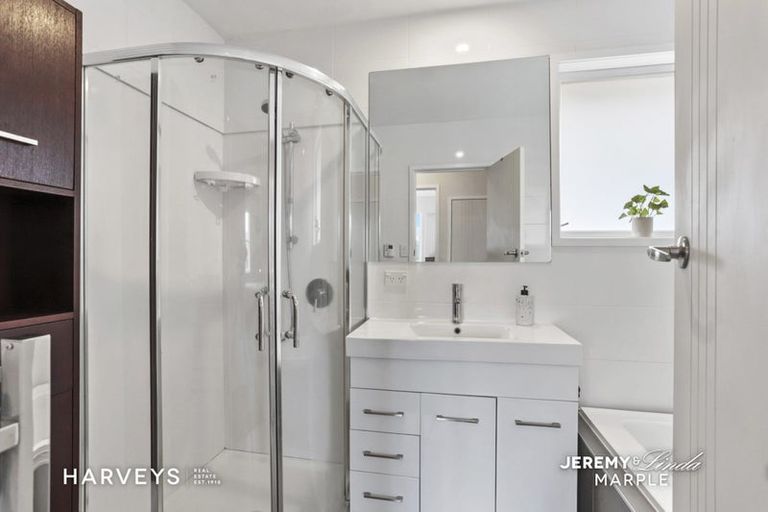 Photo of property in 21 Scotstoun Place, Glen Eden, Auckland, 0602