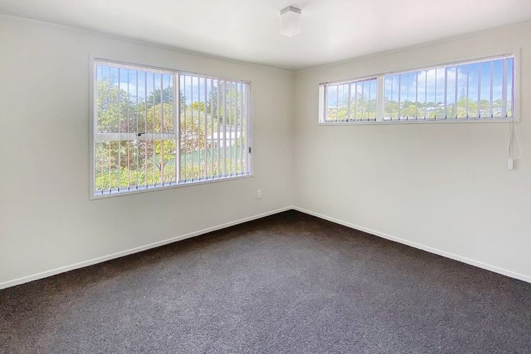 Photo of property in 15 Pisces Road, Glen Eden, Auckland, 0602