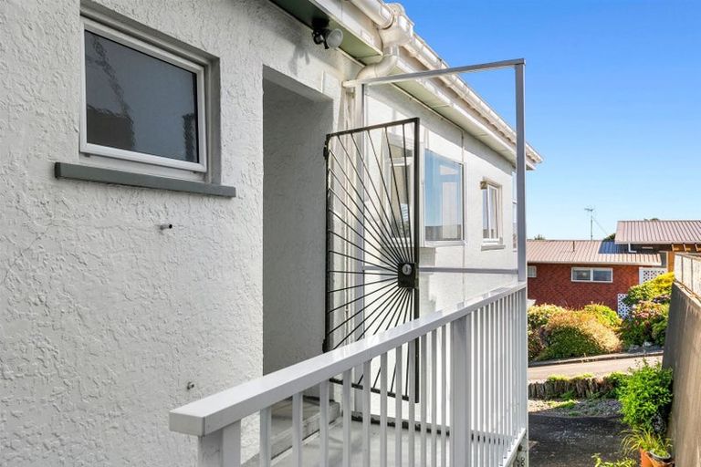 Photo of property in 2/422 Devon Street West, Lynmouth, New Plymouth, 4310