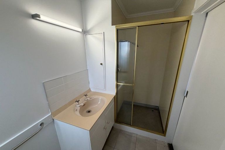 Photo of property in 1 Merville Avenue, Te Atatu South, Auckland, 0610