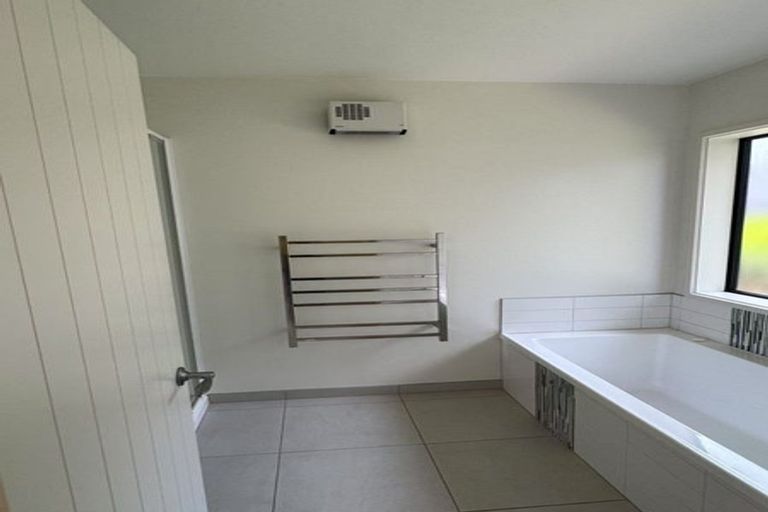 Photo of property in 8 Harris Drive, Silverdale, 0932