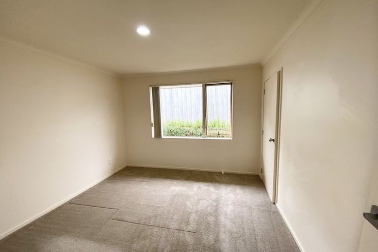 Photo of property in 37 Nimstedt Avenue, Oteha, Auckland, 0632